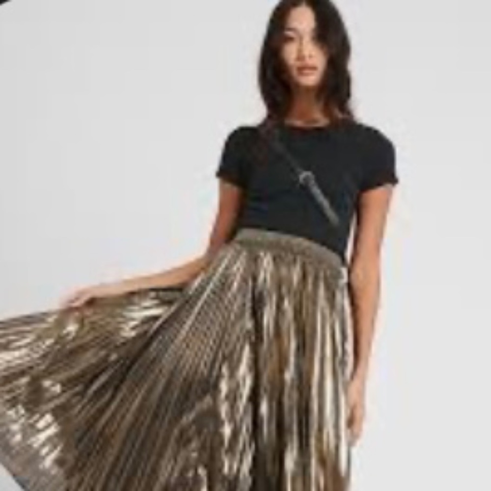 Gap 4 Tall Gold Metallic Pleated Midi Skirt.